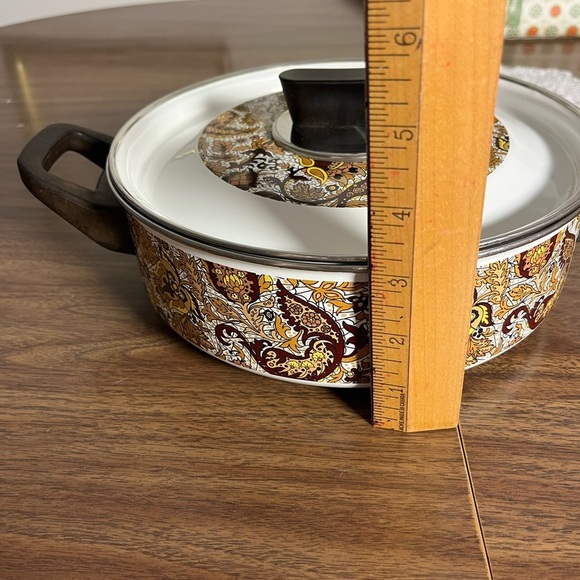 Vintage 70s Dutch Oven - Floral Enamel Cookware - Picture 10 of 12